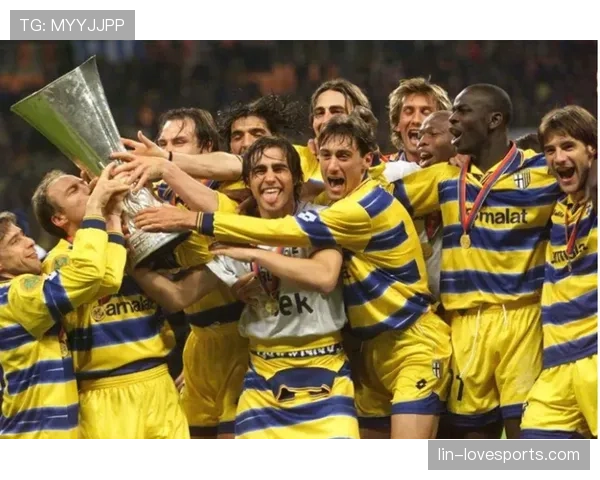 库杜斯对阵欧洲强队的表现解析：欧战舞台上的能力与局限