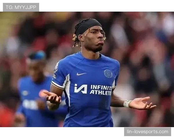 杜埃更适合边锋还是中场？基于战术角色与体系适配性的深度解析