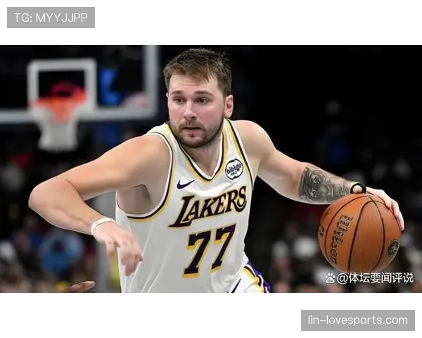 刚刷到卢卡·东契奇家照，鞋比我房间还多，瞬间被打脸