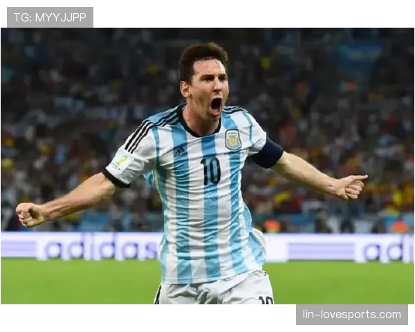 克鲁伊夫盘带直塞为何在强强对话中比梅西更撕裂防线？